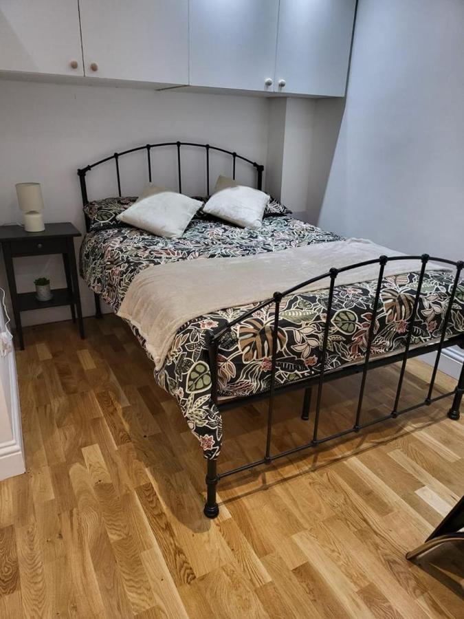 Fancy Basement Flat A Apartamento Londres Exterior foto